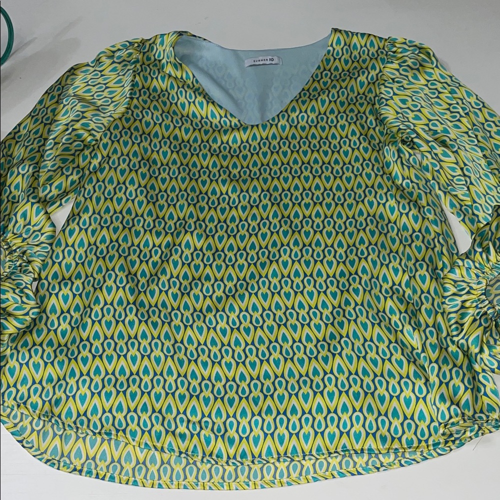 Summer 10 size small geometric blouse